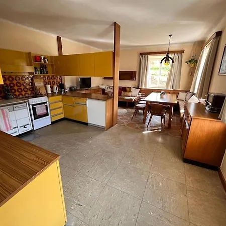 Hubenbauer - Mit Garten Und Parkplatz Unzmarkt